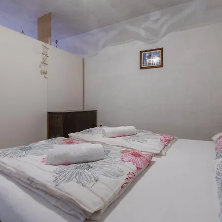 Romantisches Studio-apartment Nur 410 Meter Zum Mit Privatparkpatz * Selce