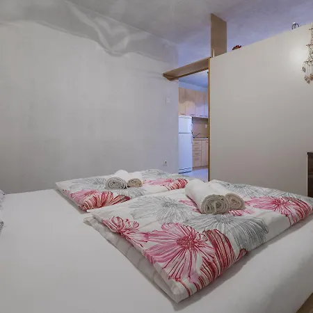 Appartement Romantisches Studio-apartment Nur 410 Meter Zum Mit Privatparkpatz Selce