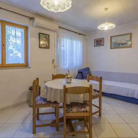 Romantisches Studio-apartment Nur 410 Meter Zum Mit Privatparkpatz סלצה