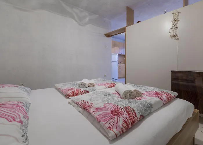 דירה Romantisches Studio-apartment Nur 410 Meter Zum Mit Privatparkpatz סלצה